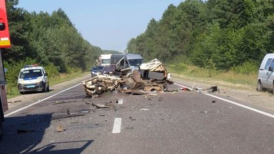На Львівщині на трасі до Польщі сталась жахлива аварія