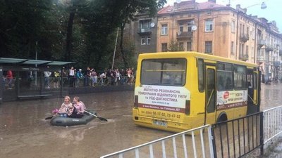 У Львові під час дощової погоди трамваї виходять з ладу і створюють затори