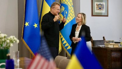 До Львова приїхала тимчасова повірена у справах США