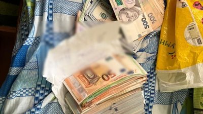 Жителька Івано-Франківщини на Львівщині допомагала виїжджати за кордон