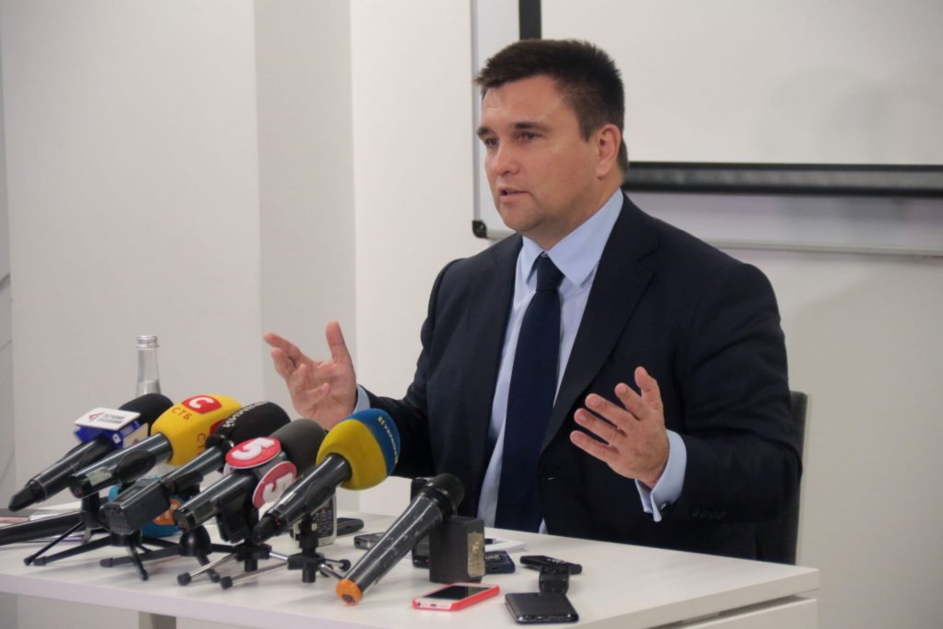 Прес-конференція Міністра закордонних справ України Павла Клімкіна