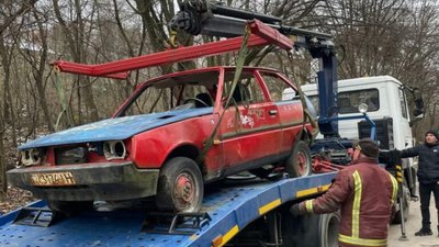 У Львові прибрали покинуті автомобілі