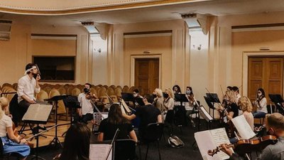 Емоційний симфонічний оркестр «INSO-Львів» дасть концерт у трансформованому залі Львівської національної філармонії