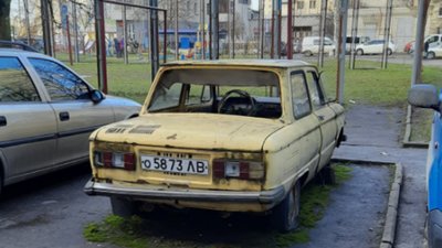 У Львові чиновники заявляють, що не можуть очистити місто від покинутих автомобілів (ФОТО)