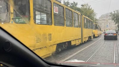 У Львові біля Бандери зупинився рух трамваїв (ФОТО)