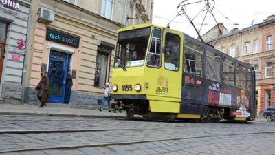 У Львові на Франка ліквідовують порив на водопроводі