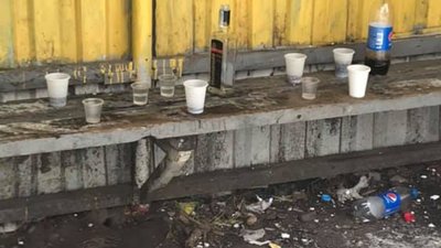 На Яворівщині засмітили "патріотичну" зупинку (ФОТО)