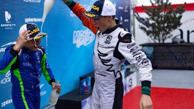 Олександр Бондарев перемагає у дощовому фіналі перегонів Champions of the future