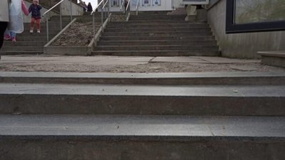 У Львові мешканці можуть травмуватись на аварійних сходах (ФОТО)