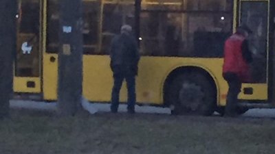У Києві з’явилися послідовники львівського водія, який справляв нужду на трамвай (ФОТО)