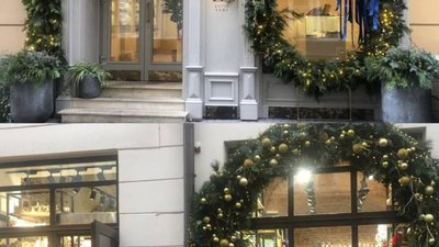 У Львові красиво прикрасили вітрини