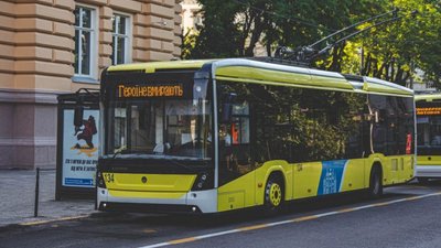У Львові знову просять включити кондиціонери у тролейбусах