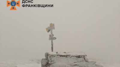 Карпати потроху замітає снігом