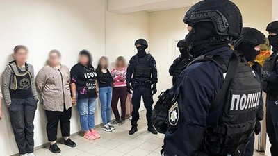 В Ужгороді 23-річна дівчина шантажувала дітей інтимними фото (ВІДЕО)