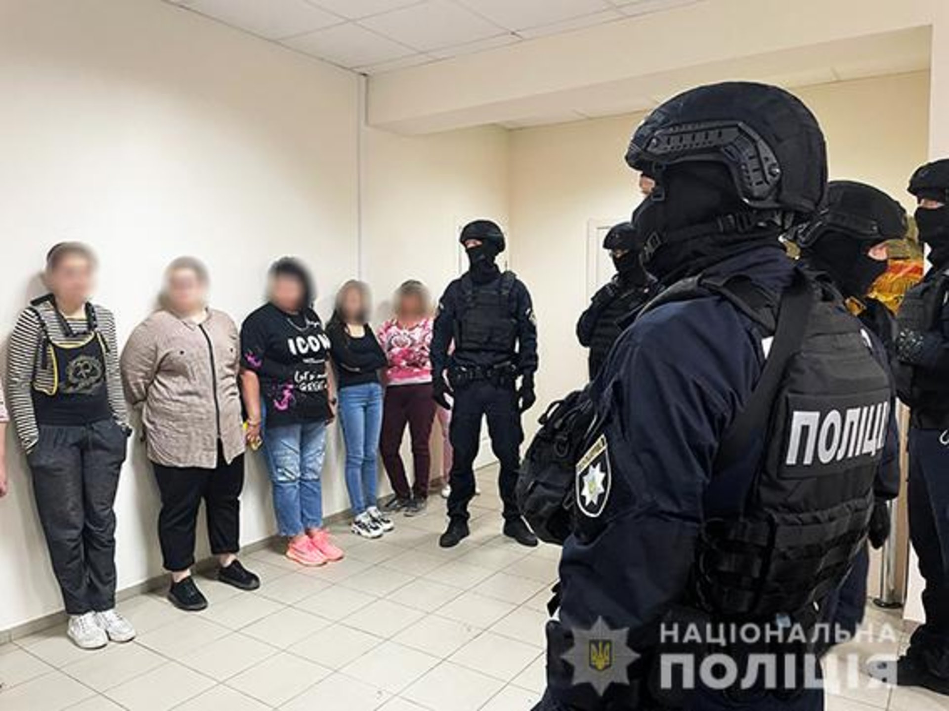 Поліція накрила шахрайський call-центр в офісі Миколаєва