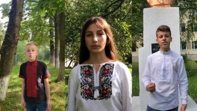 Молодь Львівщини долучилася до флешмобу читання віршів українських поетів у громадських місцях