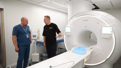 Садовий похвалився новим МРТ-апаратом у восьмій лікарні