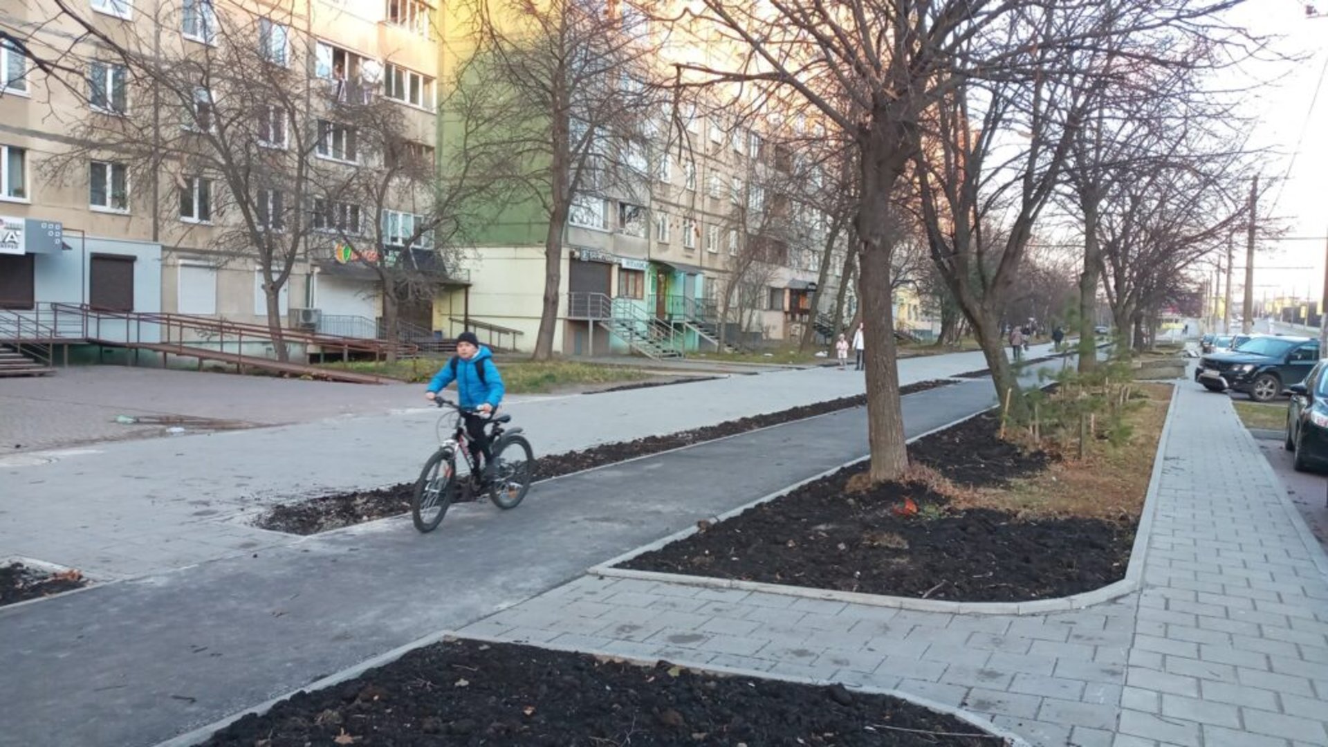 На Сихові будують нову велодоріжку, фото Олег Шмід