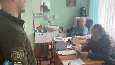 СБУ та Нацполіція викрили у Рівному злочинну групу із 29 осіб, які «заробляли» на ухилянтах