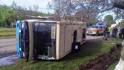 На Рівненщині перекинувся пасажирський автобус (ФОТО, ВІДЕО)