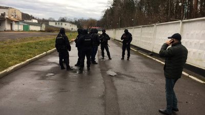 На шахті ''Надія'' озброєні спецпризначенці вилучали документи (ВІДЕО)
