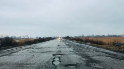 На Львівщині найпопулярніша дорога до Польщі перетворилась на танкодром (ФОТО)