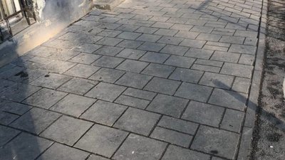 У Львові чоловік справив природні потреби прямо на будинок (ФОТО)
