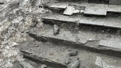 У Львові на аварійних сходах можуть травмуватись перехожі (ФОТО)