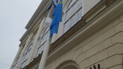 У Львові на площі Ринок підняли кримськотатарський прапор (ФОТО)