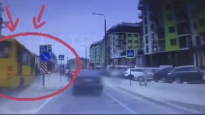 У Львові водій маршрутки мало не вбив двох людей (ВІДЕО)