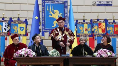 Оксана Забужко отримала диплом Почесного доктора Львівського університету