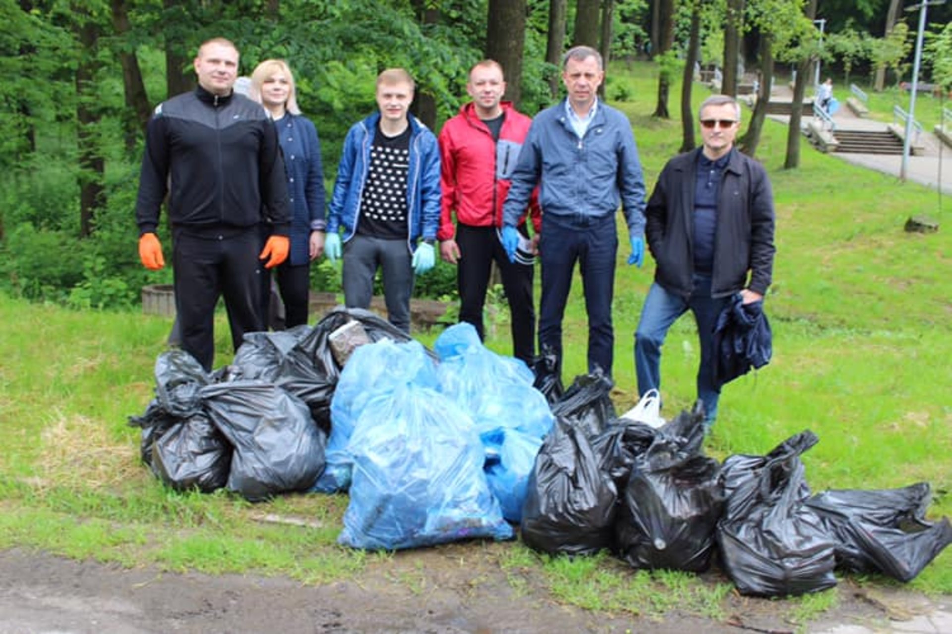 У Львові на Сихові під час прибирання знайшли шприци. Фото Михайло Хміль