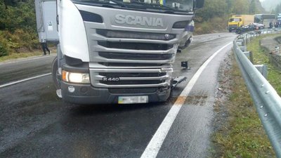 На Сколівщині у жахливій аварії загинув водій автомобіля (ФОТО 18+)