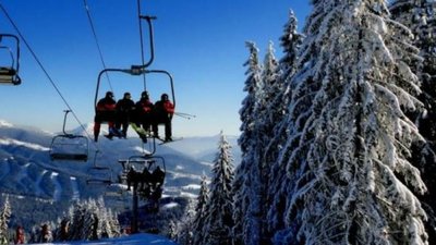 У Львівській області врятували людей, які застрягли на підйомнику