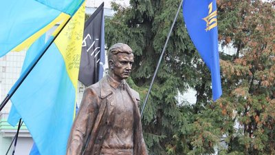 У Житомирі відкрили пам'ятник Олегу Ольжичу