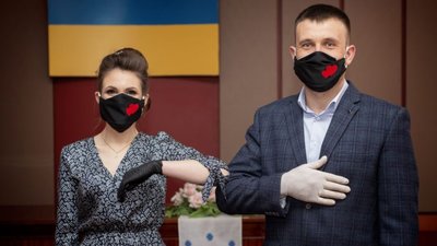 Як на Львівщині реєструють шлюб під час карантину (ФОТО)
