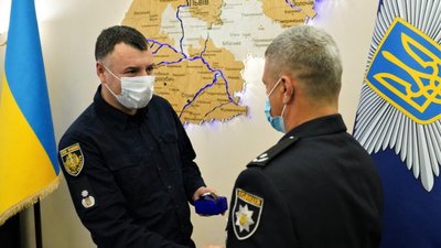 Поліцейський з Новояворівська Володимир Стадник отримав відзнаку за порятунок двох людей з палаючого будинку (ФОТО)