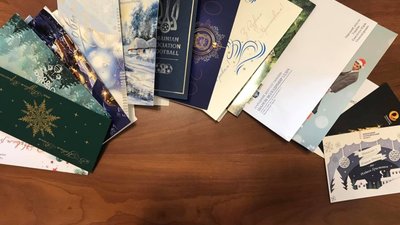 Нардеп з Львівщини назвав новорічні привітальні листівки пережитком історії