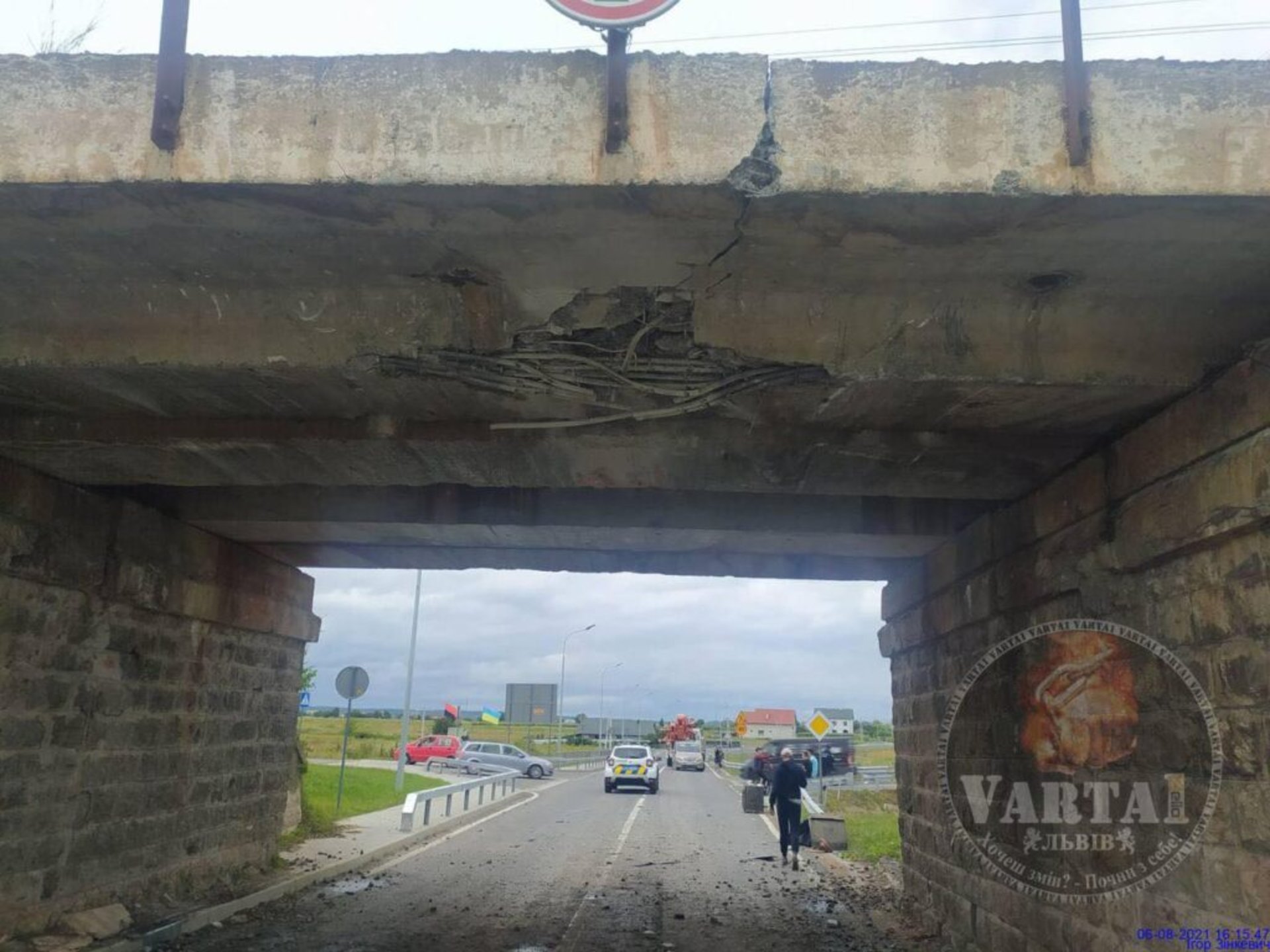 На Львівщині через ДТП заборонили проїзд мостом, фото Варта-1