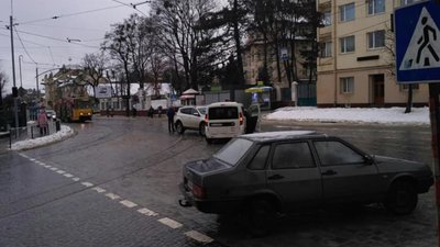 У Львові через ДТП не курсують трамваї (ФОТО)