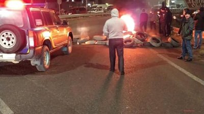 На Львівщині на пункті пропуску з Польщею запалили шини (ФОТО)