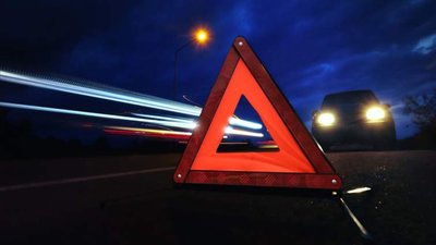 На Львівщині автомобіль вʼїхав під вантажівку (ВІДЕО)