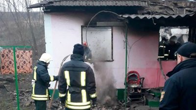 Трагедія на Чернівеччині: живцем згоріли жінка з трьома малолітніми дітьми (ФОТО)