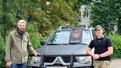 Зі Львова на фронт передали Mitsubishi L200 (ФОТО) 