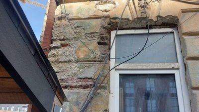 У Львові руйнується житловий будинок