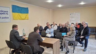 У Львові через житлові вулиці їздять сміттєвози (ФОТО)