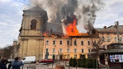 У Львові постраждала квартира працівниці водоканалу, син і чоловік якої служать у ЗСУ