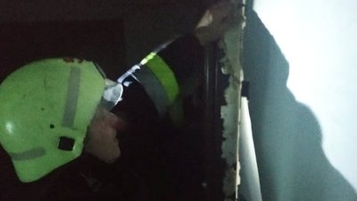 У Дрогобичі врятували жінку із пастки у квартирі