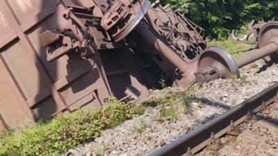 Укрзалізниця встановлює причини сходу вагонів вантажного поїзда на Львівщині (ФОТО, ВІДЕО)