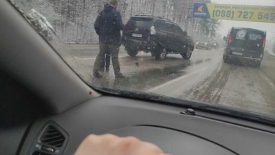 У Львові на об’їзній не розминулись автомобілі (ФОТО)